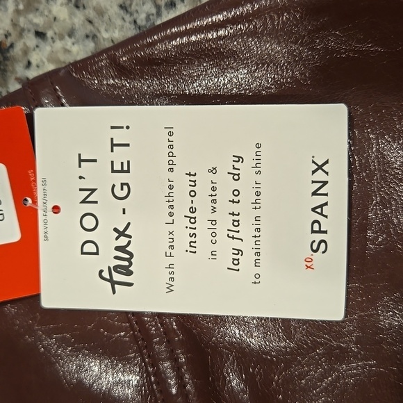 SPANX FAUX LEATHER LIQUID GLOSS LEGGINGS IN RUBY. SIZE SMALL PETITE. - Picture 6 of 9